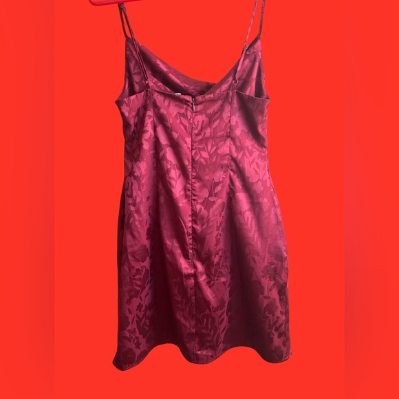 Urban Outfitters Burgundy Red Satin Floral Cowl Neck Mallory Mini Dress Size M - Picture 7 of 13